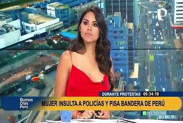 Manifestante insulta a policías y pisa bandera del Perú durante protestas