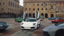 Das pochende Herz von Lamborghini - Weißes Blatt Papier für den Aventador