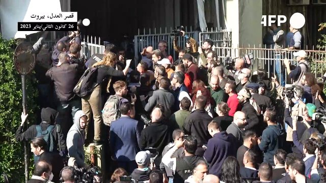 أهالي ضحايا انفجار مرفأ بيروت يعتصمون دعماً لقاضي التحقيق