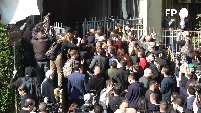 Parentes de vítimas da explosão protestam em Beirute