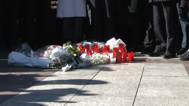 Abrazos, muestras de apoyo y lágrimas en la concentración que ha reunido a toda Algeciras