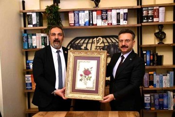 Vali Aksoy, Söke Belediyesi Prof. Dr. İlber Ortaylı Kitabevi'ni inceledi
