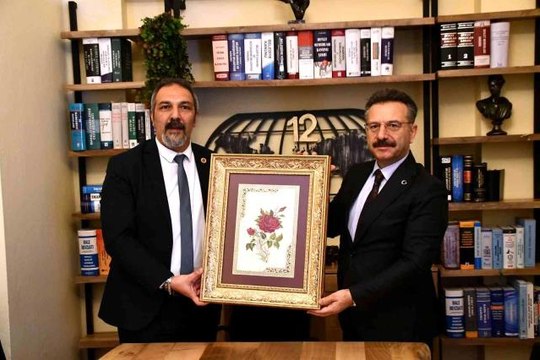 Vali Aksoy, Söke Belediyesi Prof. Dr. İlber Ortaylı Kitabevi'ni inceledi