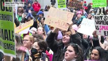 شاهد: مسيرةٌ في نيويورك لمؤيدي حق الإجهاض في الذكرى الـ50 لصدور القرار 