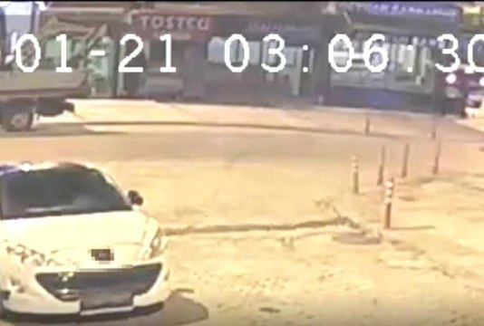 Tostçunun duvarını yıkıp sarrafı soymaya çalıştılar