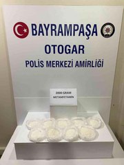İSTANBUL-BAYRAMPAŞA'DA OTOMOBİLDEKİ MÜZİK SETİNDE GİZLENMİŞ 2 KİLO UYUŞTURUCUYLA YAKALANDI