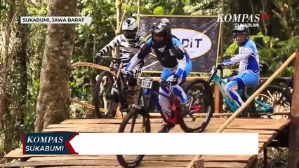 Serunya Bermain Sepeda Downhill Jelajahi Trek Pegunungan