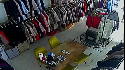 Kiracısını çıkarmak için 'sarımsaklı su' dökmüştü... Görüntüleri ortaya çıktı!