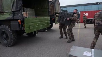 Brilliant Jump 22_ French troops preparing Vehicles and Equipment for transport