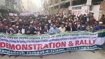 İsveç'te Kuran-ı Kerim yakılması Dakka'da protesto edildi