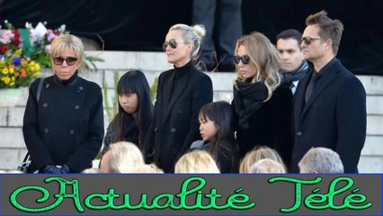 Laeticia Hallyday s’affiche aux côtés d’un homme connu… sans vêtement : c’est chaud !