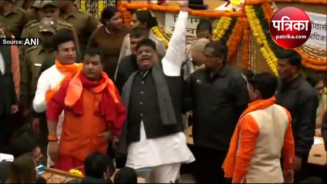 Delhi MCD Mayor Election : वोटिंग शुरू होते ही AAP-BJP में मचा हंगामा, सदन अनिश्चितकाल के लिए स्थगित