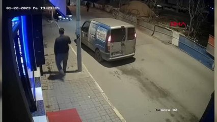 İSTANBUL-PENDİK'TE ÇALIŞIR HALDE BIRAKILAN HAFİF TİCARİ ARACIN ÇALINMASI KAMERADA