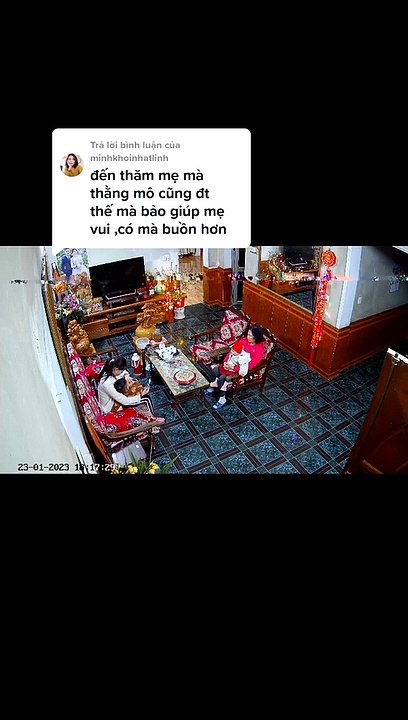 Nghẹn ngào người mẹ khóc một mình vào mùng 2 Tết