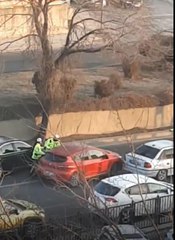 Sürücünün otomobiliyle, başka bir araca çarpıp polisten kaçtığı anlar kamerada