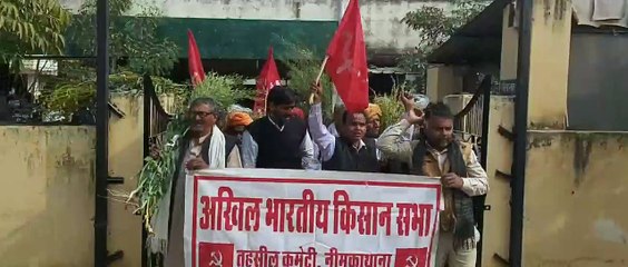 बालिका छात्रावास खुलवाने की मांग को लेकर रैली निकाल दिया ज्ञापन