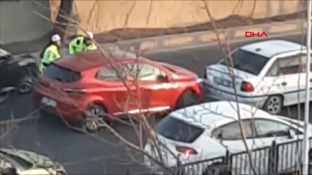 Otomobiliyle, başka bir araca çarpıp polisten kaçtı