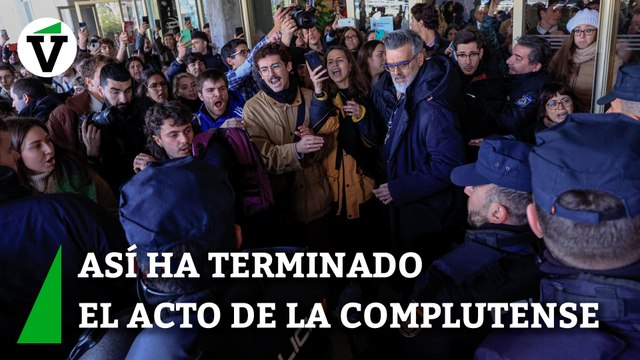 Así ha sido la salida de Ayuso de la Universidad Complutense tras finalizar el acto