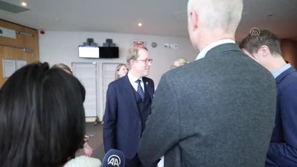 İsveç Dışişleri Bakanı, Kur'an-ı Kerim yakılmasıyla ilgili sorulara yanıt vermeden uzaklaştı