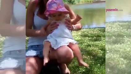 Hayattaki ilk deneyimlerini gerçekleştiren bebekler! Zemine basmaya korkan...