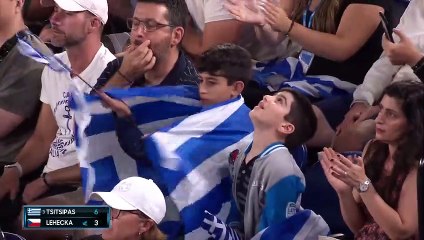 Tsitsipas makes third straight Australian Open semi-final