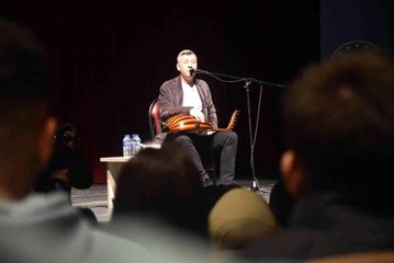 Ünlü sanatçı Metin Şentürk Karabük'te öğrencilerle buluştu