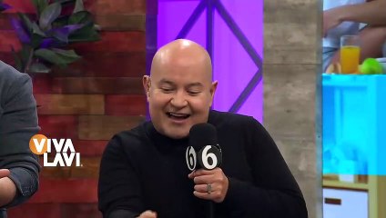 Karol G se queda con el hot dog de una fan