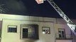 Bombeiros combatem incêndio em prédio no centro de Guimarães