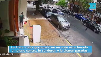 Robó agazapado en un auto estacionado en pleno centro, lo corrieron y le tiraron patadas