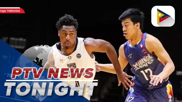 Antonio Hester of Zamboanga Valientes admires John Amores as teammate