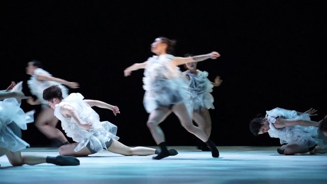 Plastique et pirouettes: un ballet japonais valorise les déchets