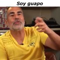 Me preguntó si soy guapo.