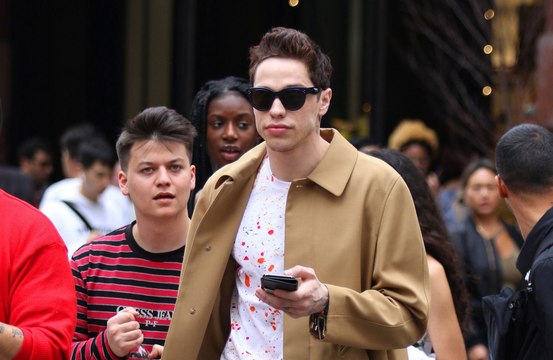 Pete Davidson appears to have removed his tattoos dedicated to Kim Kardashian