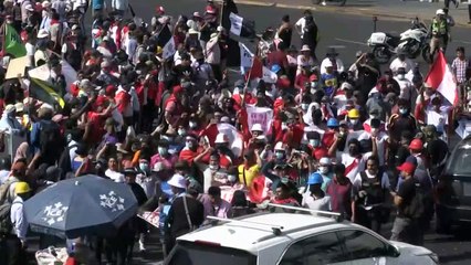 Presidenta de Perú pide "una tregua" en las protestas que claman su renuncia
