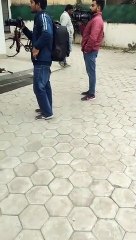 बीडीओ व आरएएस अ​​धिकारी मैं ठनी--आरएएस अ​धिकारी मीणा ने रूम के अंदर से कुड़ा लगा लिया