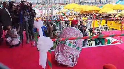 Dino Melaye Falls Hilariously On Stage In Mockery Of Opposition Presidential Candidate During Atiku's Campaign In Delta State