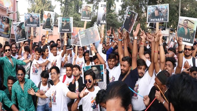 Shah Rukh Khan's fans line up outside theatres to watch Pathaan, King is Back