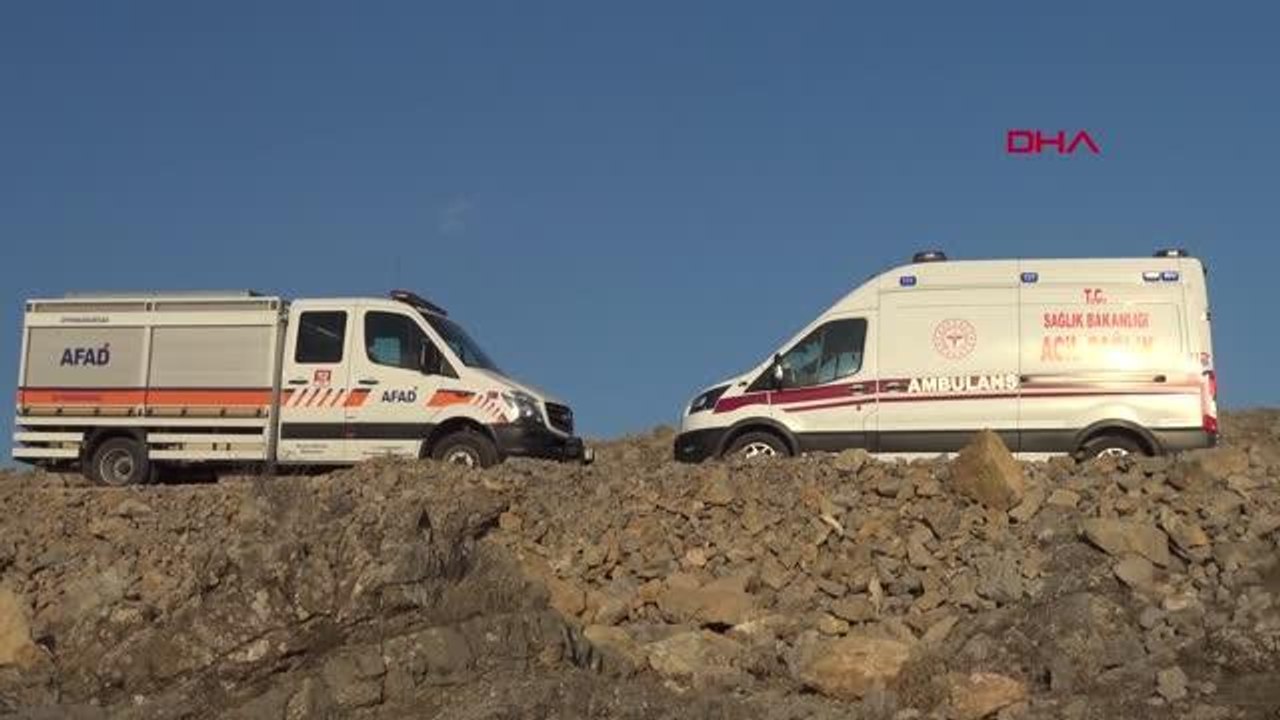 HAFİF TİCARİ ARAÇ 300 METRE YÜKSEKLİKTEN UÇURUMA DÜŞTÜ: 1 ÖLÜ