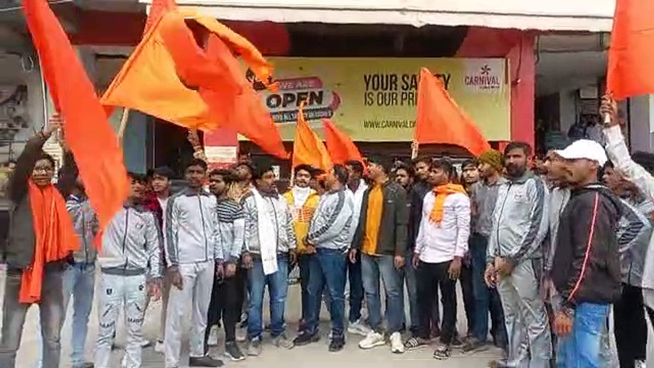 हिंदूवादी संगठनों ने किया फिल्म पठान का विरोध