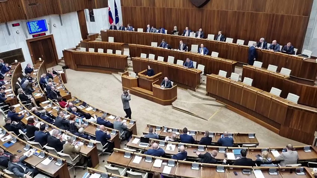 ZÁZNAM: I. Matovič chce predčasné voľby oddialiť, diskusiu o zmene ústavy ukončili