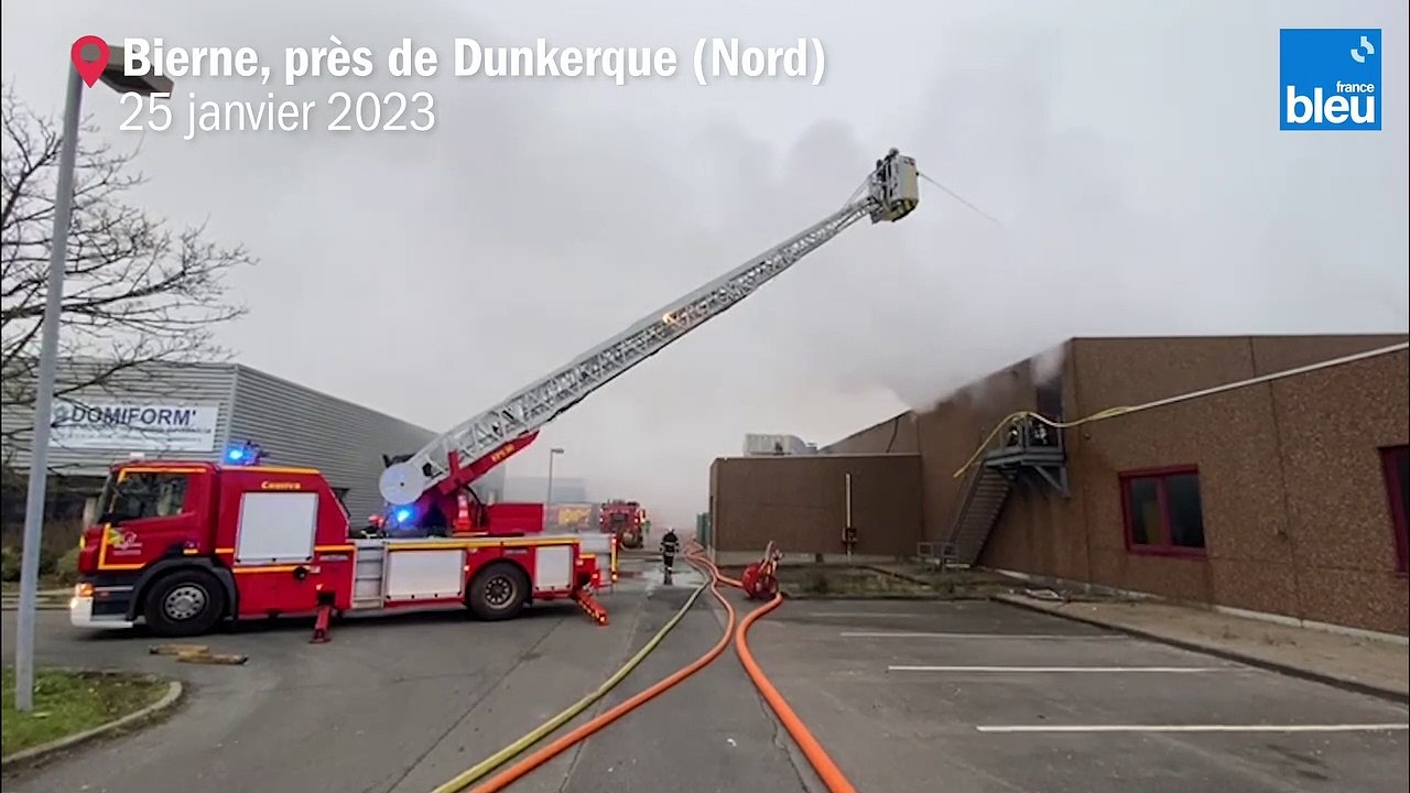 Important incendie dans l'entrepôt d'une entreprise de menuiserie à Bierne, près de Dunkerque