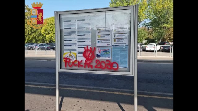 Scritte no vax a Reggio Emilia, cinque denunciati per danneggiamento