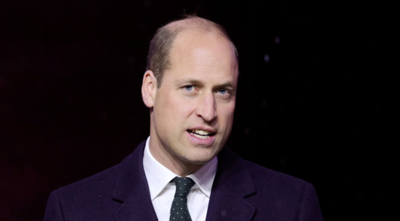 Sieht man hier Prinz William in Harrys Memoiren lesen?