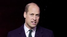 Sieht man hier Prinz William in Harrys Memoiren lesen?