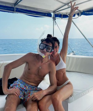 Valentino Rossi alle Maldive con Francesca Sofia Novello e Giulietta: ecco le vacanze da sogno