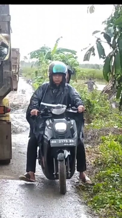 Jalur Alternatif Haul Sekumpul Marabahan – Martapura Rusak Parah, Berlubang Penuh Kubangan