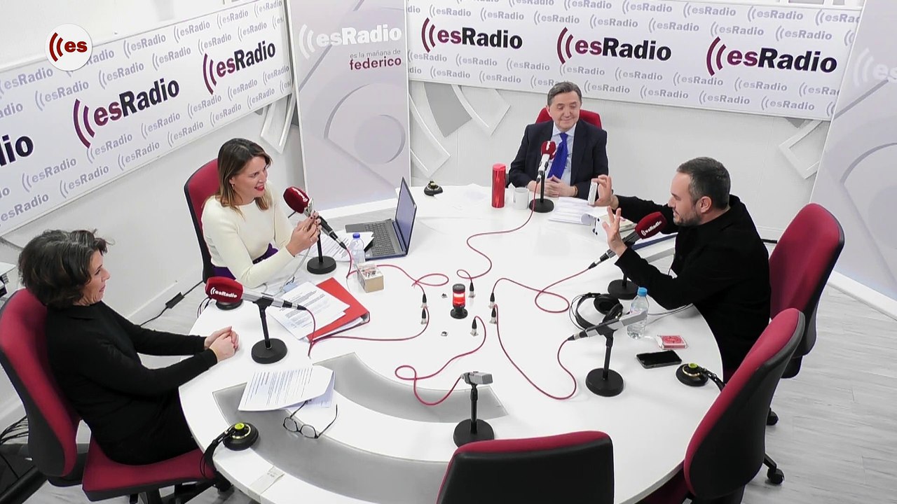 Jorge Blass realiza un truco de magia a Federico Jiménez Losantos, en directo