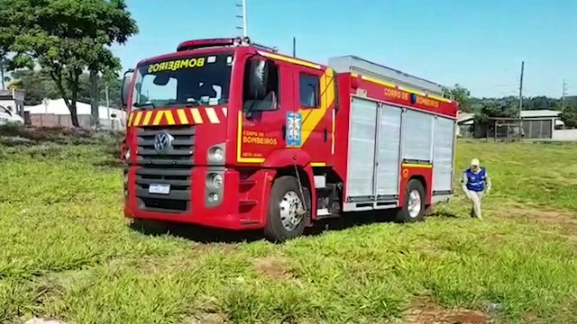 Área de grama pega fogo no Brasmadeira e Corpo de Bombeiros é mobilizado