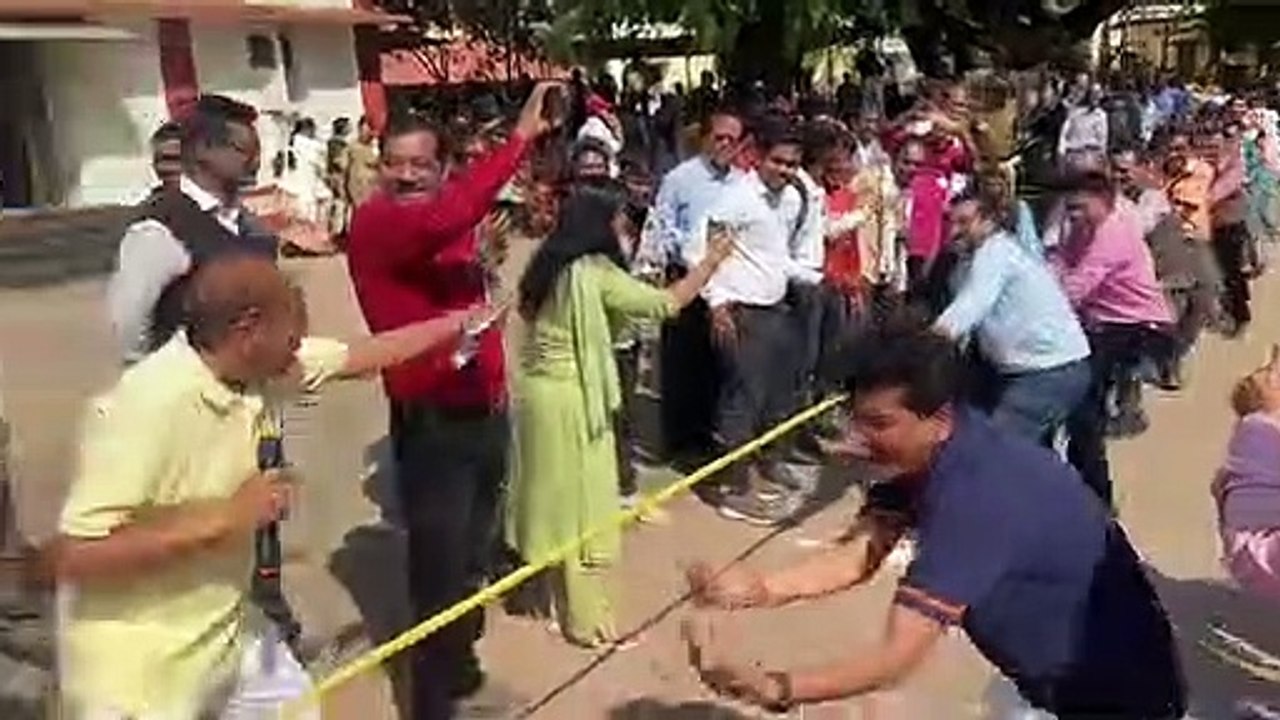 रस्साकशी : कलेक्टर व सीइओ की टीम ने लगाई ताकत