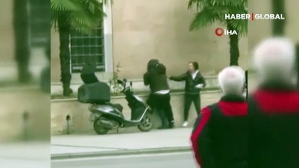 Motokurye ile vatandaşın kavgasında yumruklar havada uçuştu